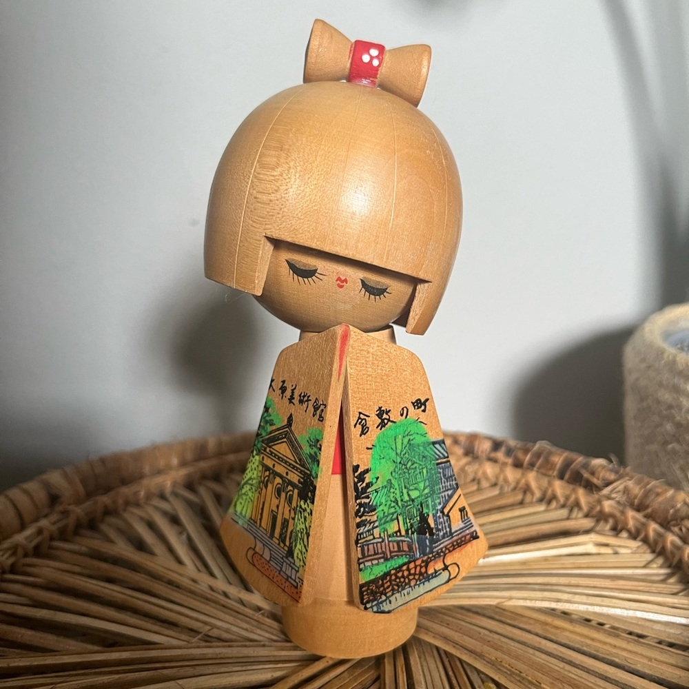 Vintage Handcrafted Wooden Kokeshi Doll - Multicolor